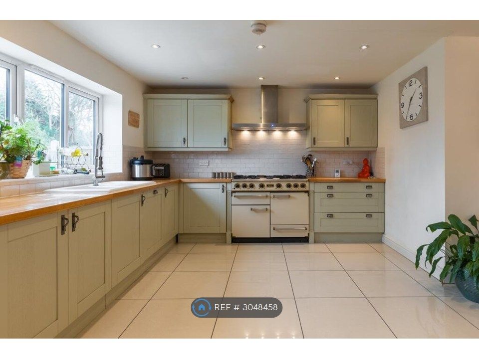 Property photo 3 of 31 Kitchen