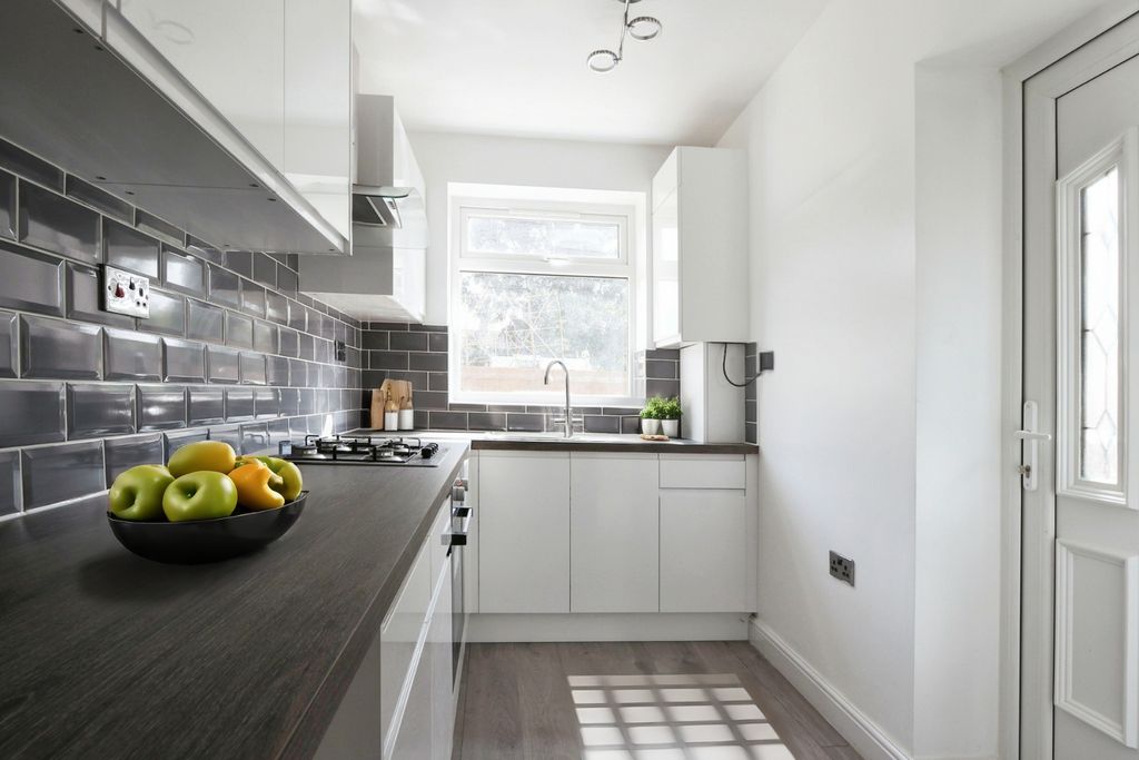 Property photo 3 of 9 3555208