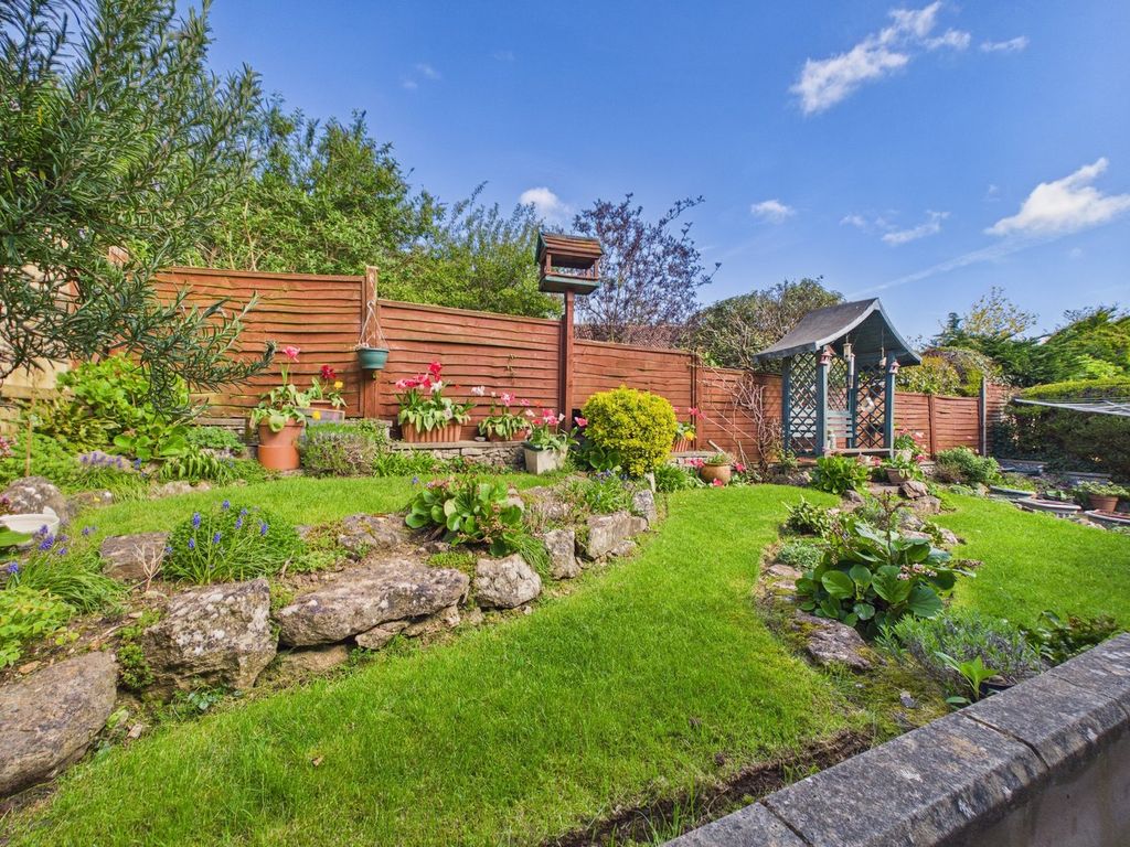 Property photo 2 of 27