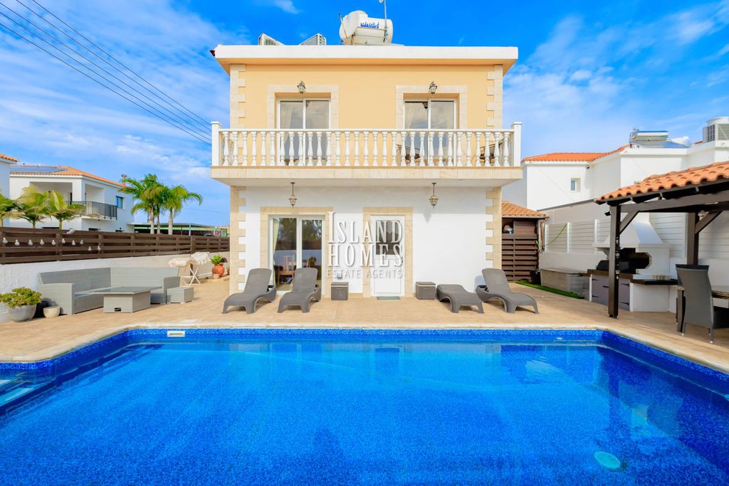 Property photo 1 of 43