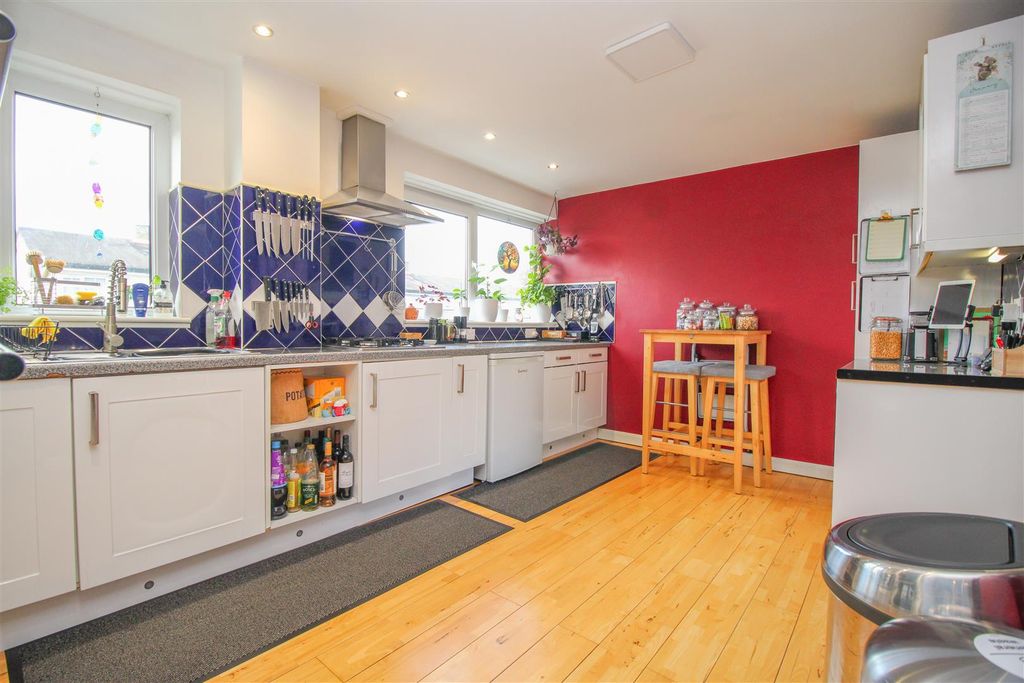 Property photo 2 of 14 Img_9864.Jpg