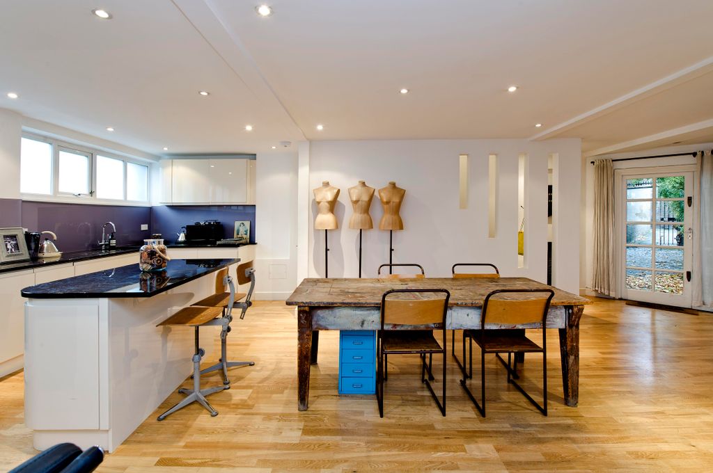 Property photo 3 of 8 A085i00000L96v5Aab_Lgo100331_08.Jpg