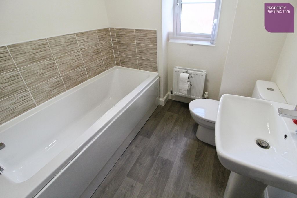 Property photo 3 of 12 Bathroom