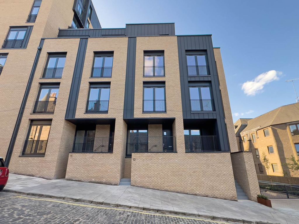Property photo 1 of 13 10-Sunbury-Mews-1