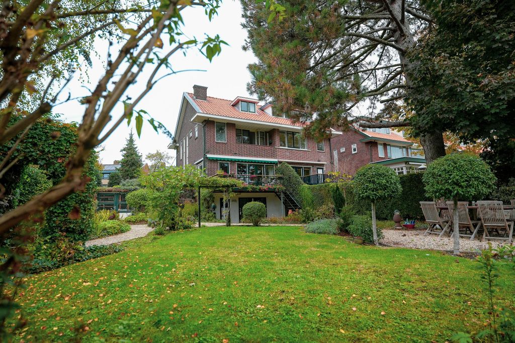 Property photo 3 of 43