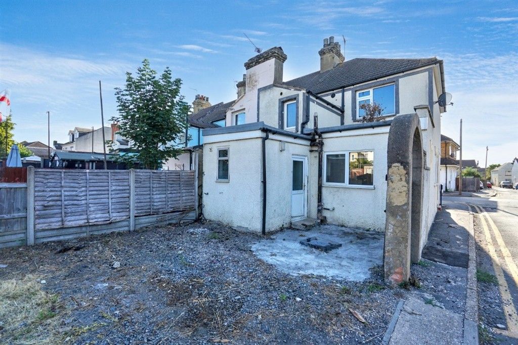 Property photo 2 of 18