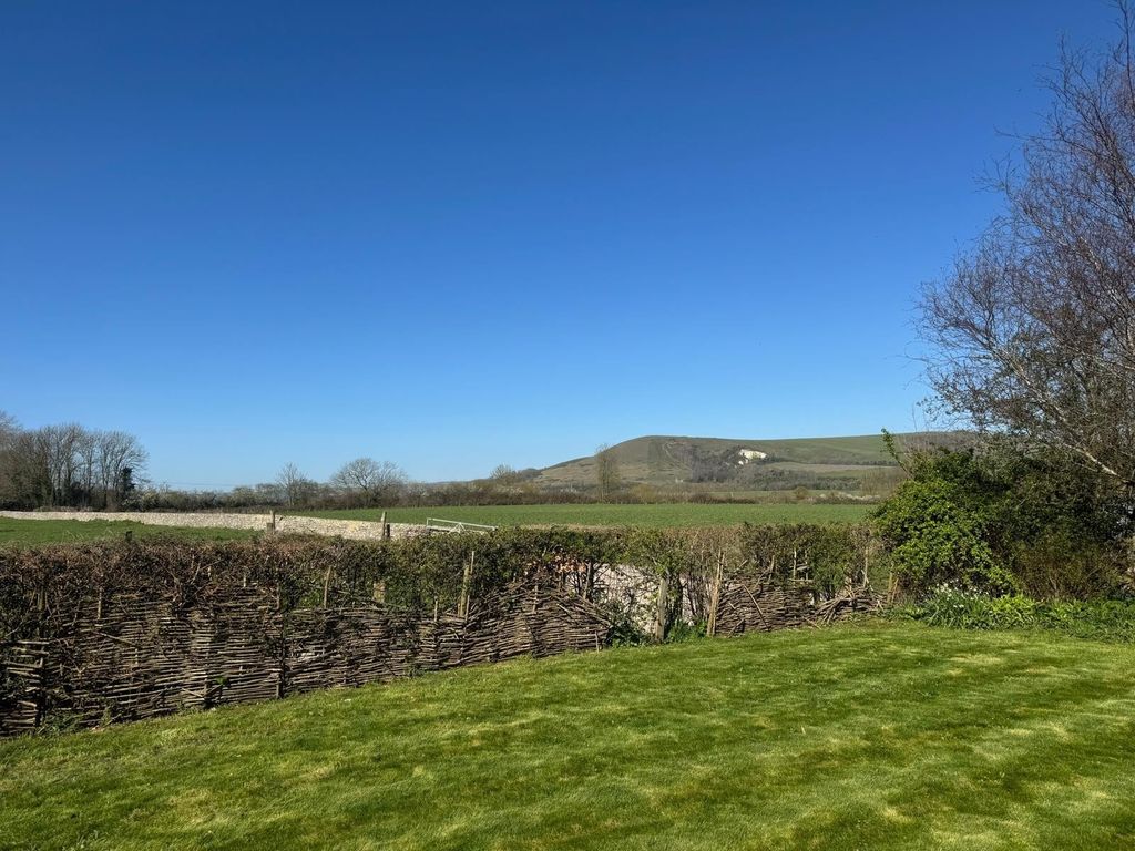 Property photo 2 of 15 Picture No. 18