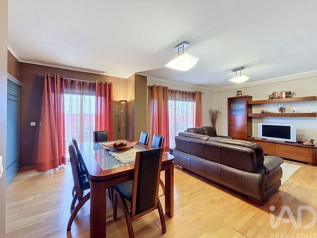 Property photo 2 of 39