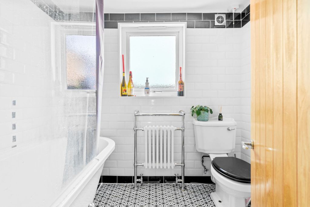 Property photo 3 of 17 4393524