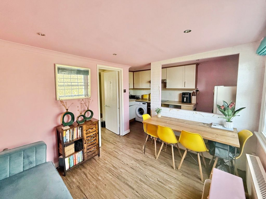 Property photo 2 of 11 Pbox-Img.Jpg