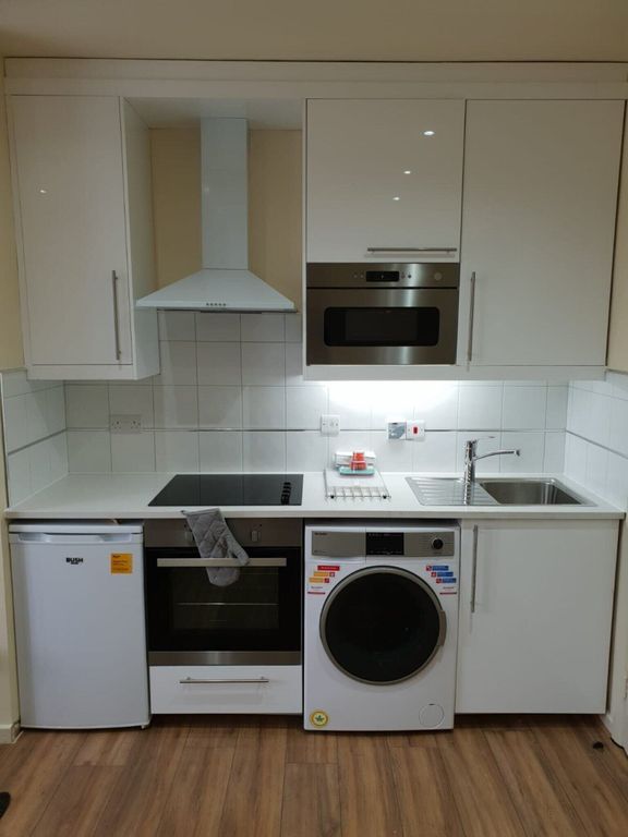 Property photo 2 of 7 Kitchen