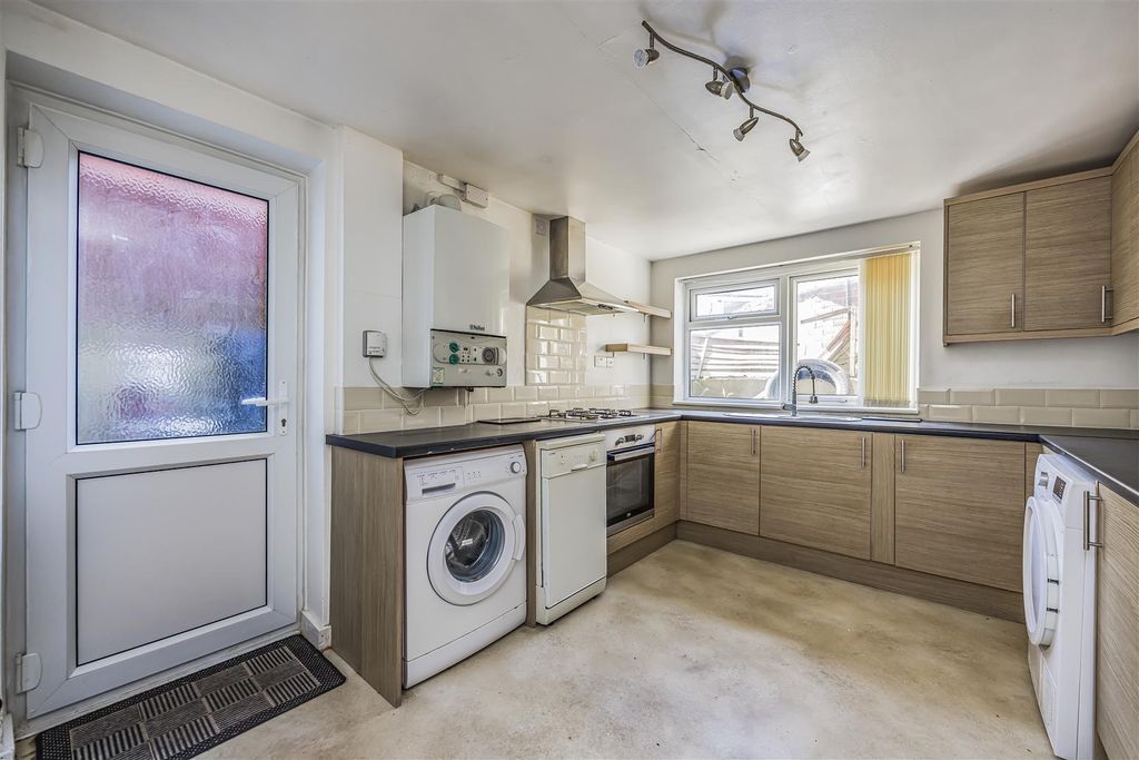 Property photo 3 of 8 London Road, Portsmouth-Porticomarketing-Nexa-7.Jp