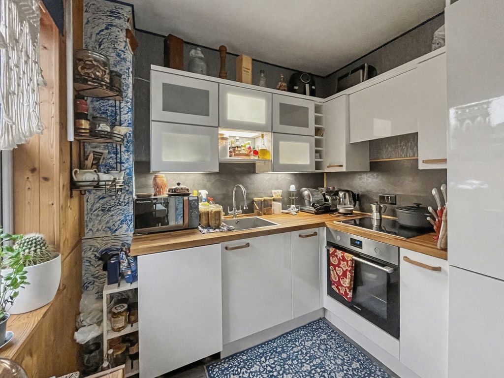 Property photo 2 of 7 Photo 8