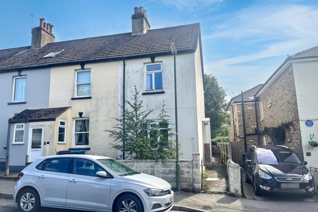 Property photo 1 of 23 19 Park Road, Caterham Cr3 5Tb