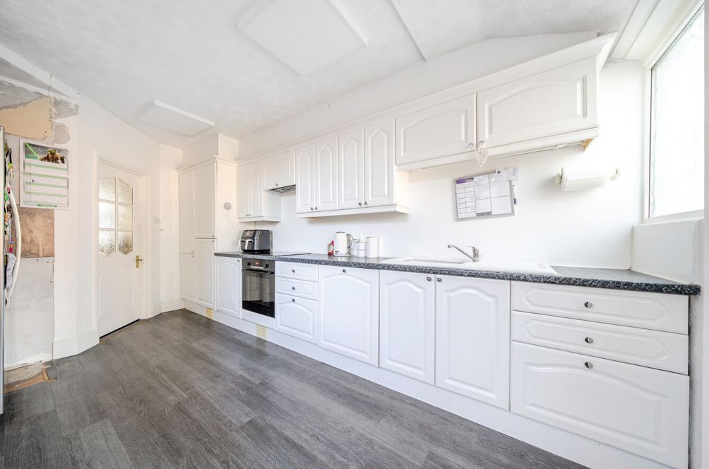 Property photo 3 of 11 1539856-17-1A18cc...