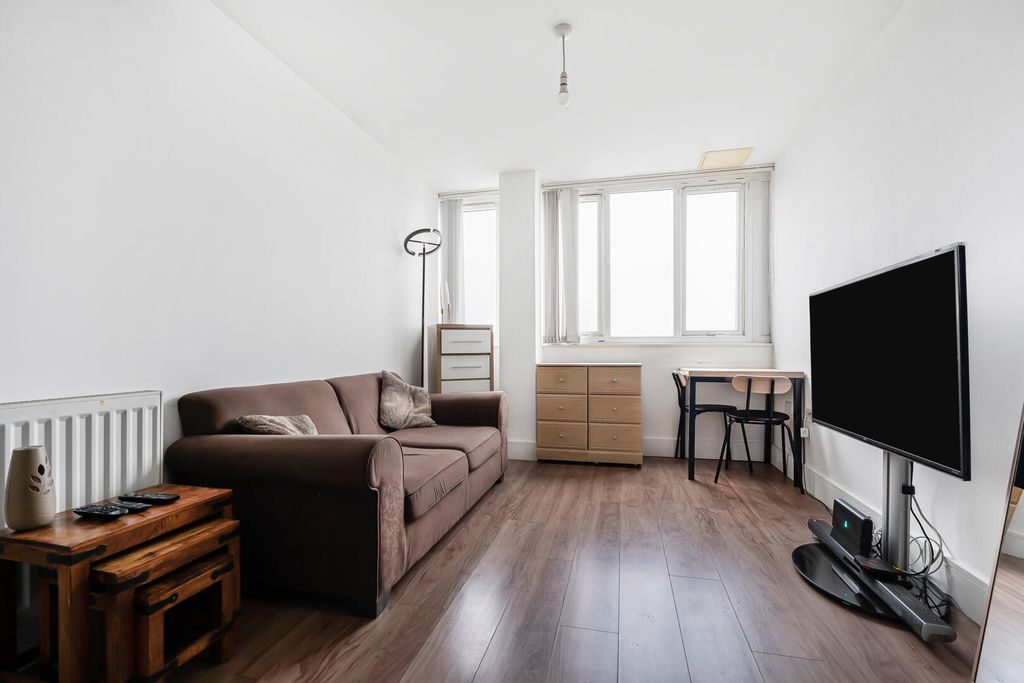 Property photo 3 of 17 Living Room