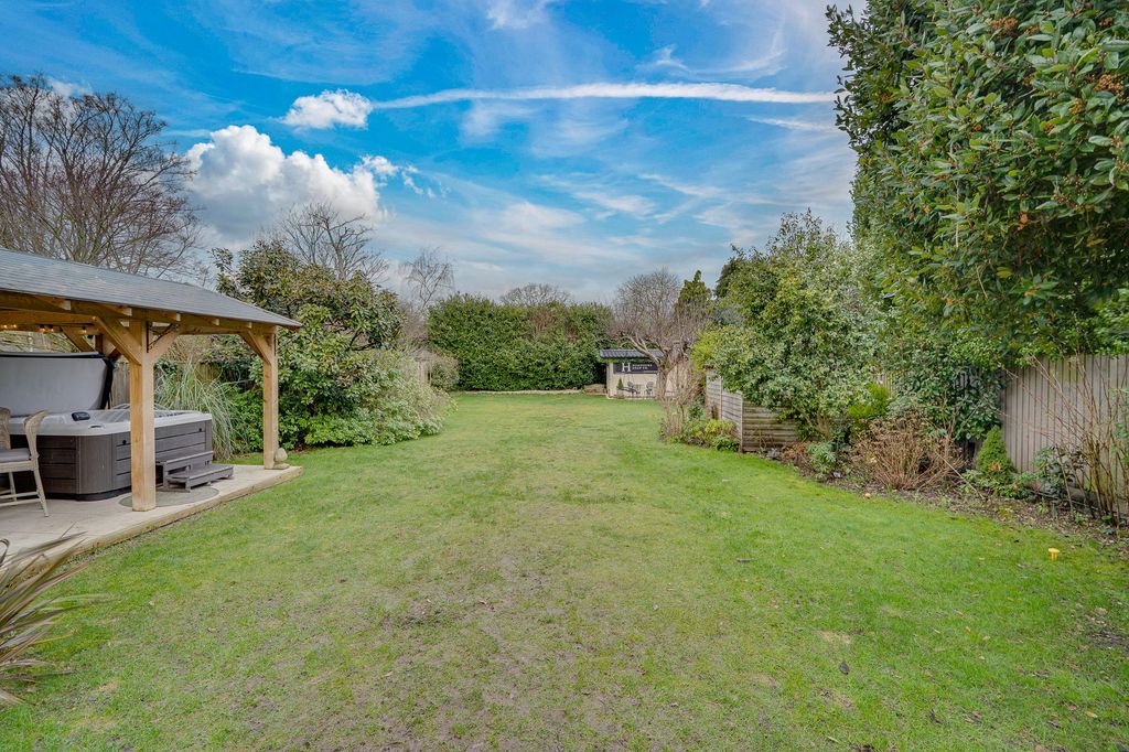 Property photo 3 of 34