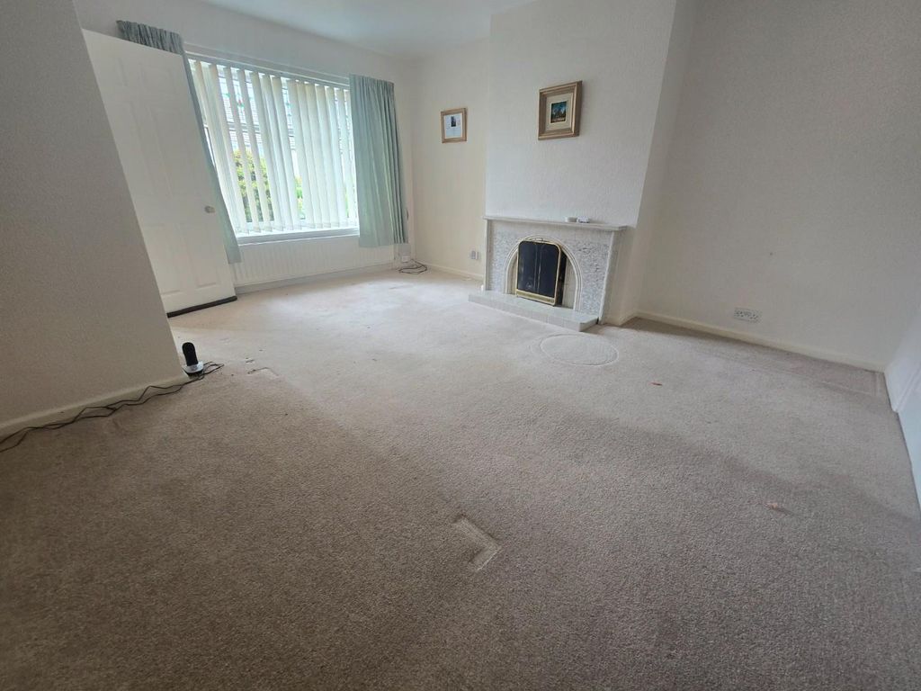 Property photo 2 of 11 Living