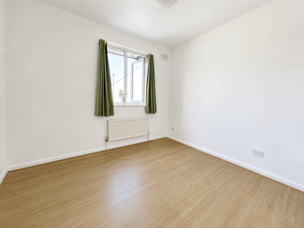 Property photo 3 of 6 Gallery