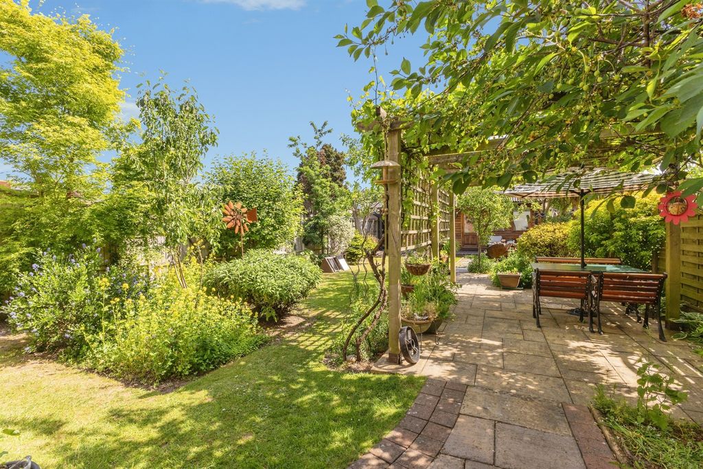 Property photo 2 of 20