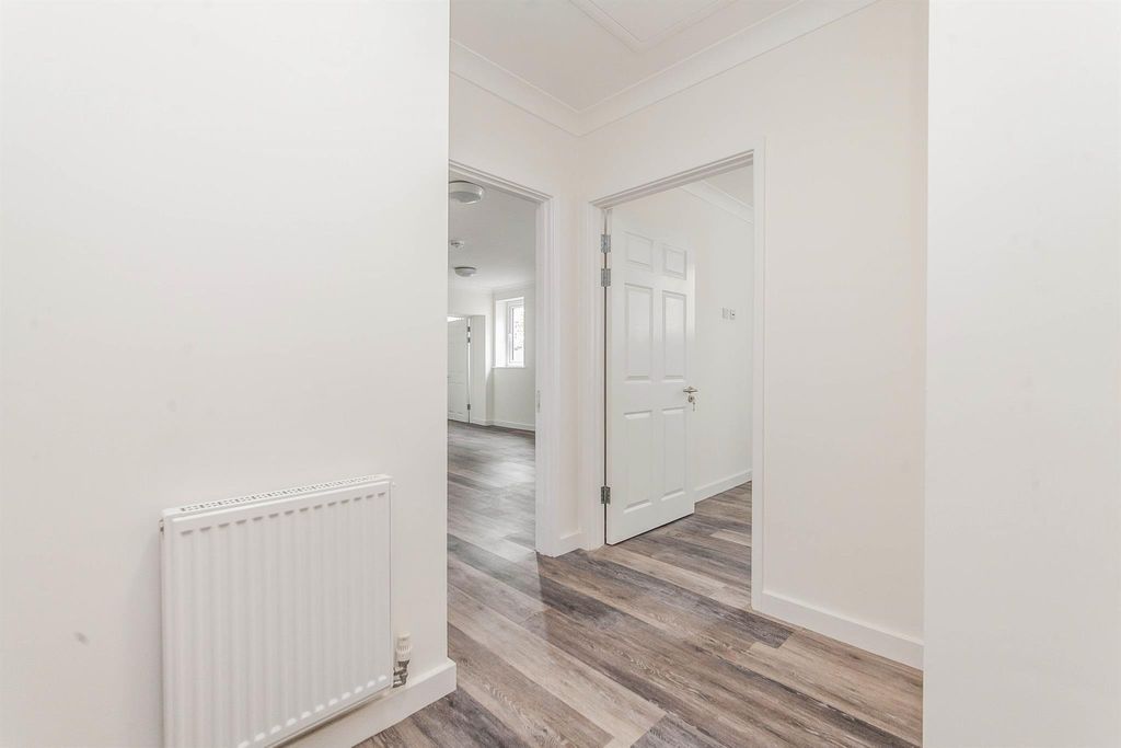 Property photo 2 of 5 Hallway