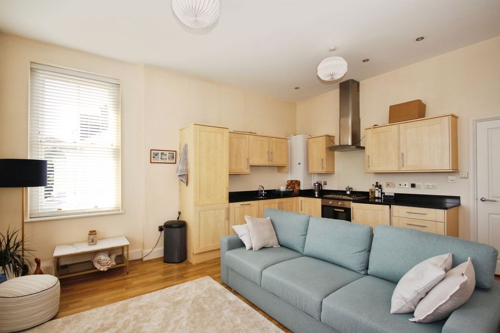 Property photo 2 of 10 Image