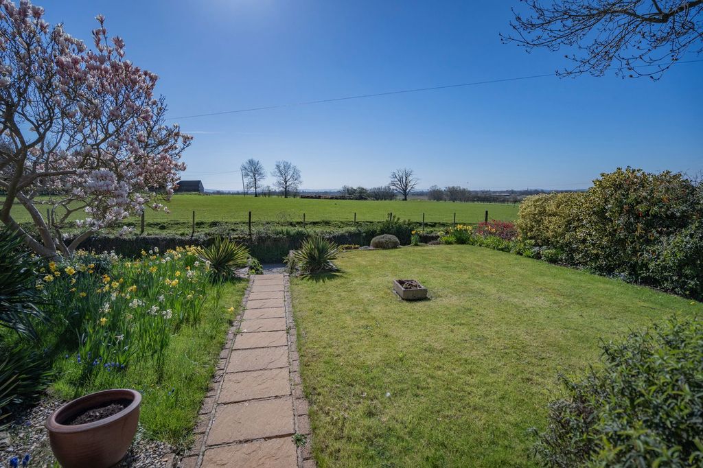 Property photo 3 of 27