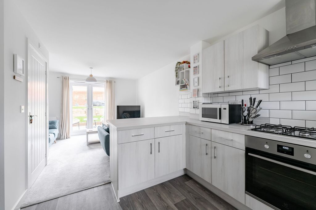 Property photo 2 of 16