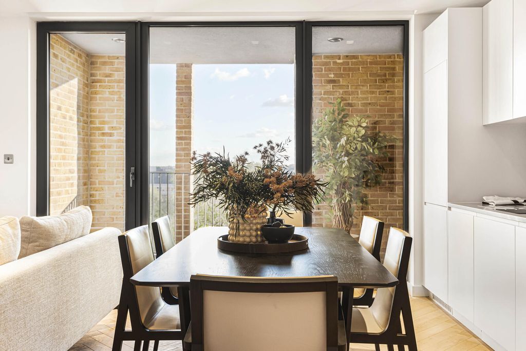 Property photo 2 of 11 Dining Room