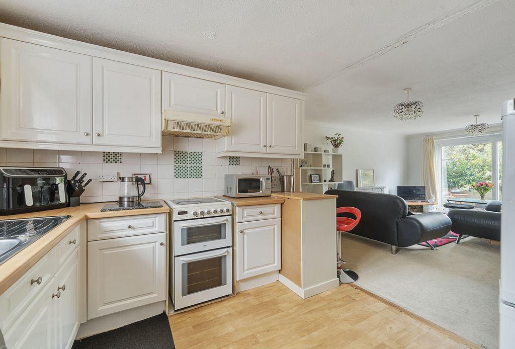Property photo 2 of 22 1332257-4-688A031...