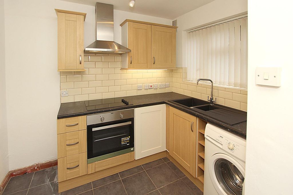 Property photo 3 of 6 Kitchen