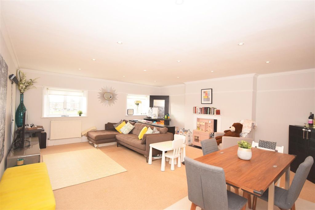 Property photo 3 of 10 Property Photo