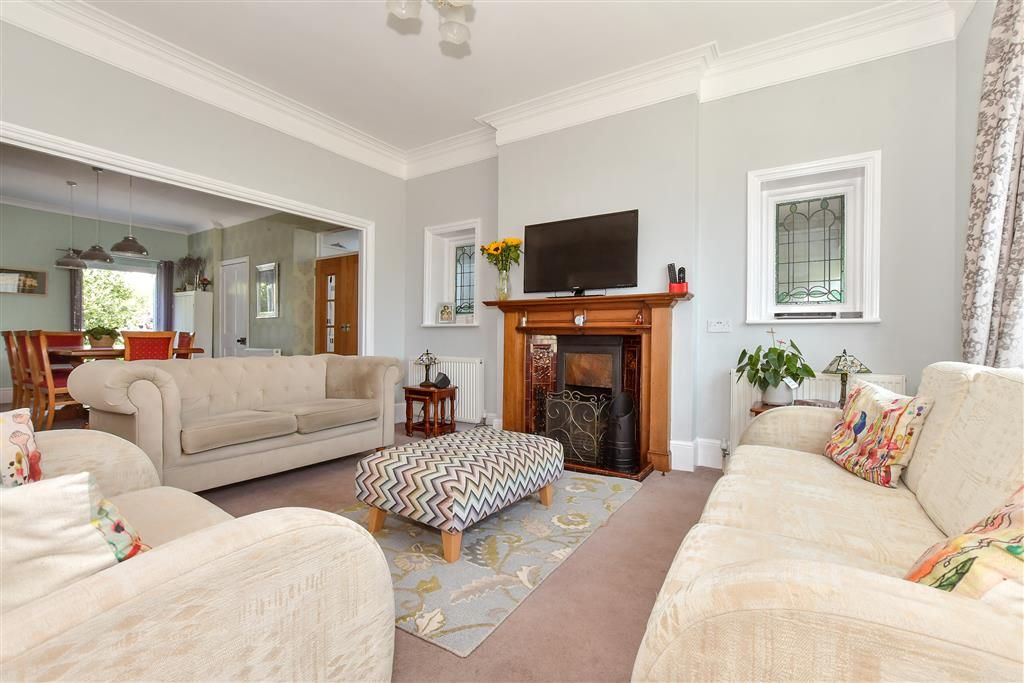 Property photo 3 of 16 Sitting Area