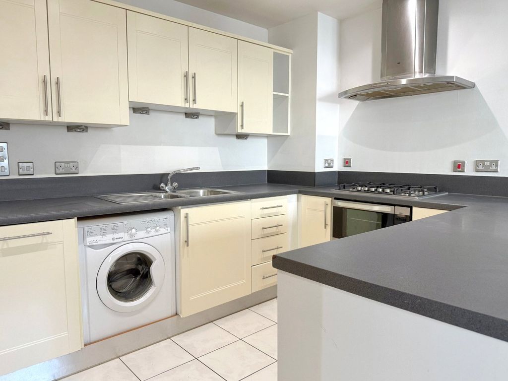 Property photo 2 of 10 Kitchen