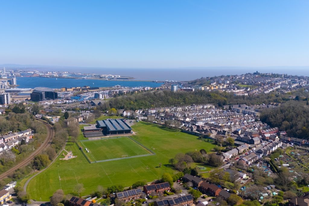 Property photo 1 of 35 Cogan Leisure Centre And Penarth From High