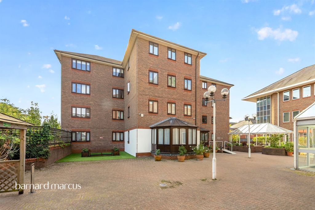 Property photo 1 of 12