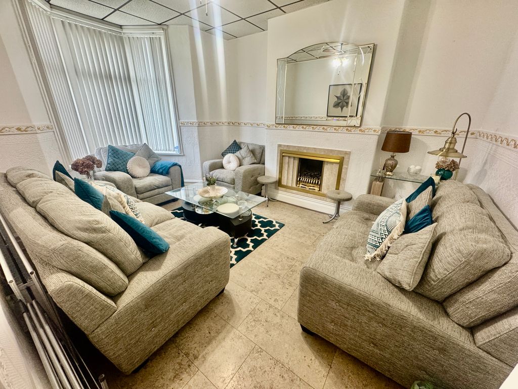 Property photo 2 of 25