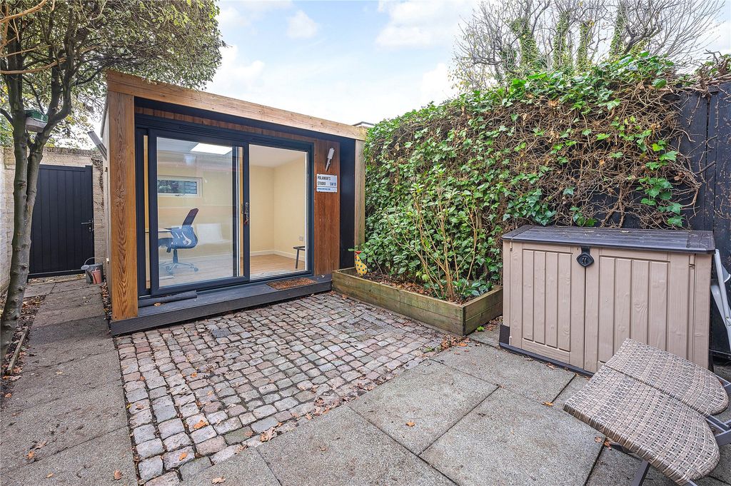 Property photo 2 of 9 Picture No. 19