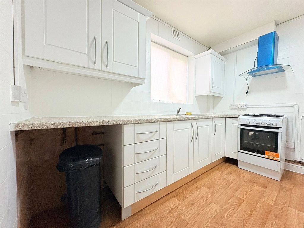 Property photo 3 of 8 Picture No. 15