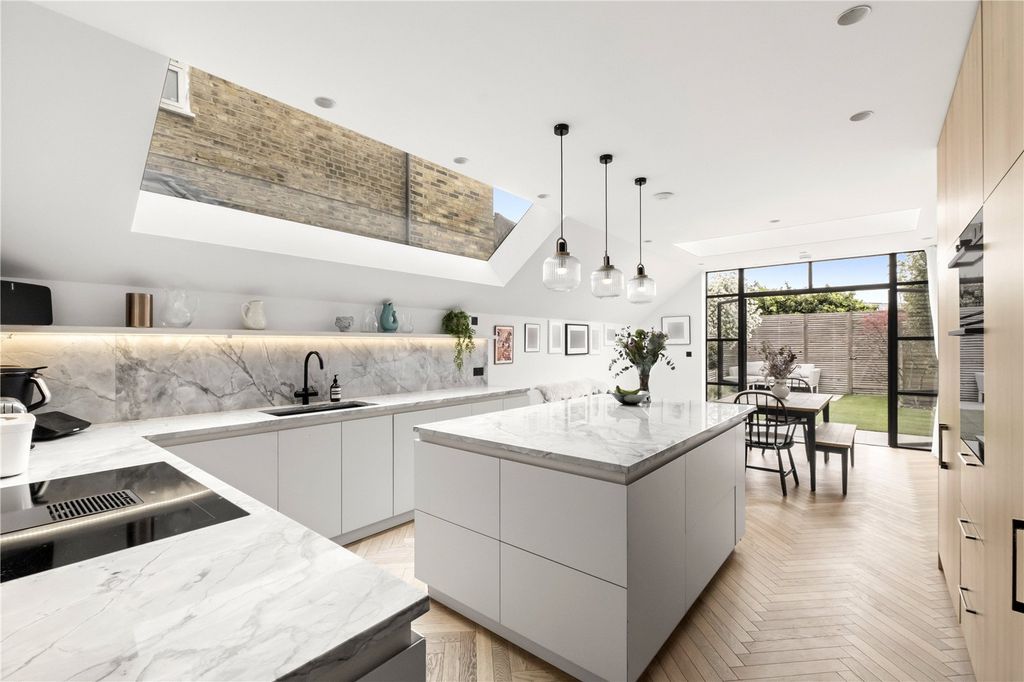 Property photo 1 of 21 Kitchen/Dining Room