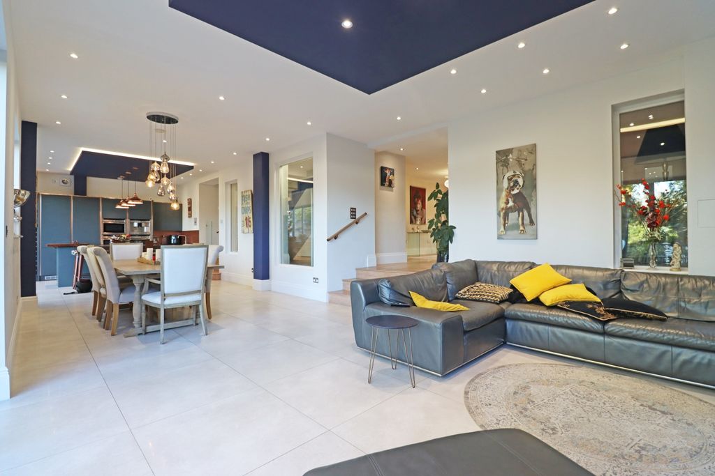 Property photo 2 of 25 Living