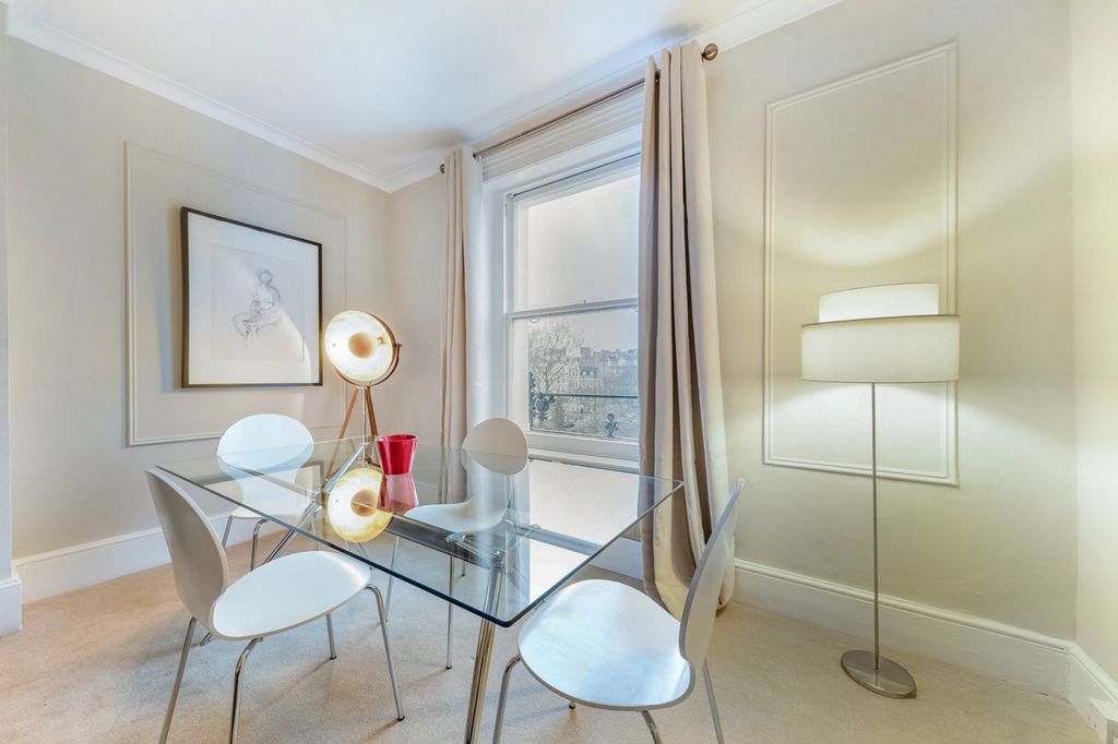 Property photo 3 of 17 Dining Room