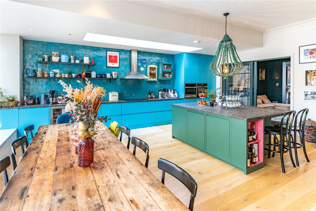 Property photo 3 of 37 Kitchen