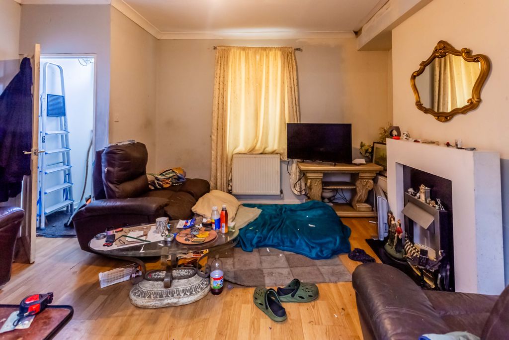 Property photo 2 of 16