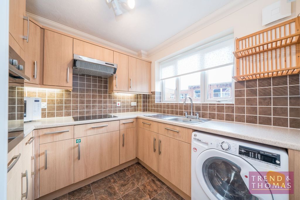 Property photo 2 of 10 Kitchen