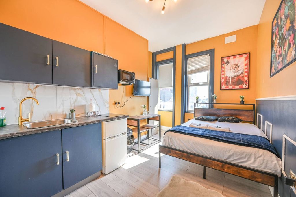 Property photo 2 of 6