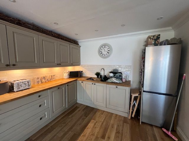 Property photo 3 of 18 Kitchen