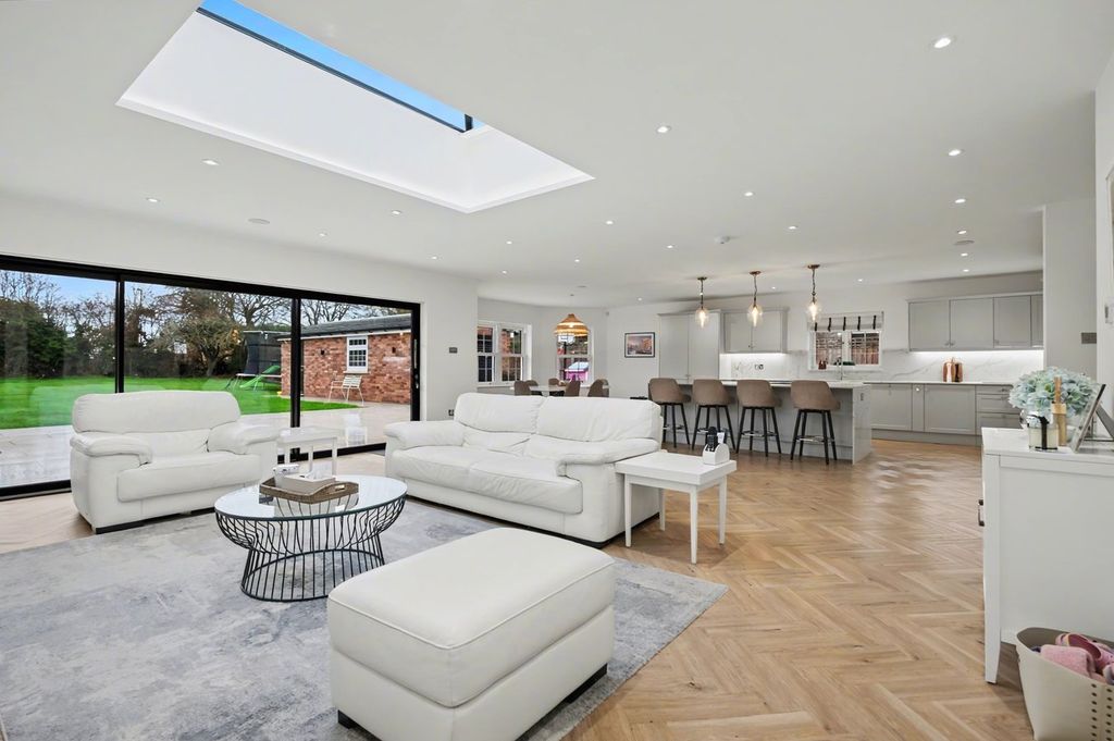 Property photo 3 of 27