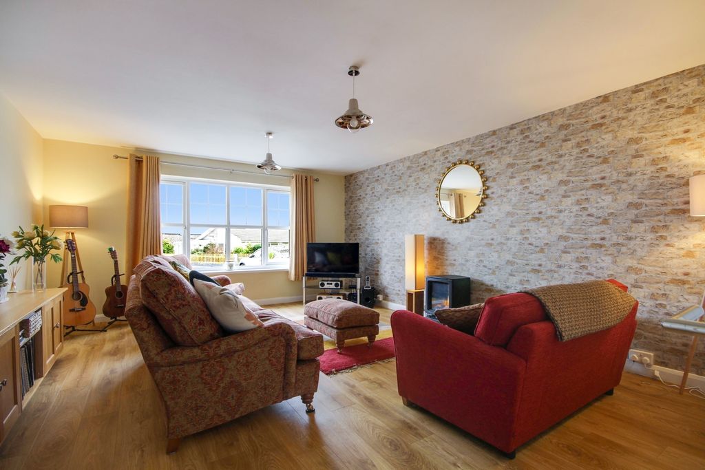 Property photo 3 of 21 Lounge