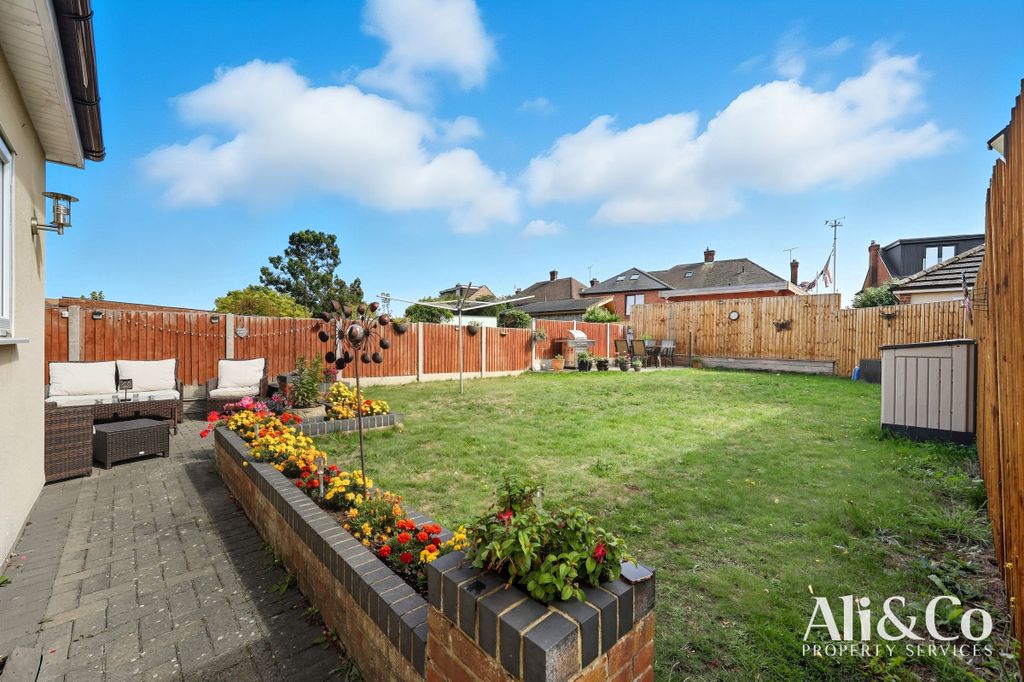 Property photo 2 of 40